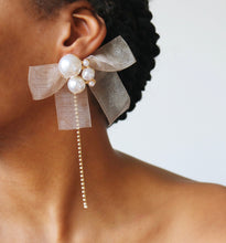Load image into Gallery viewer, Pearl Cluster Earrings