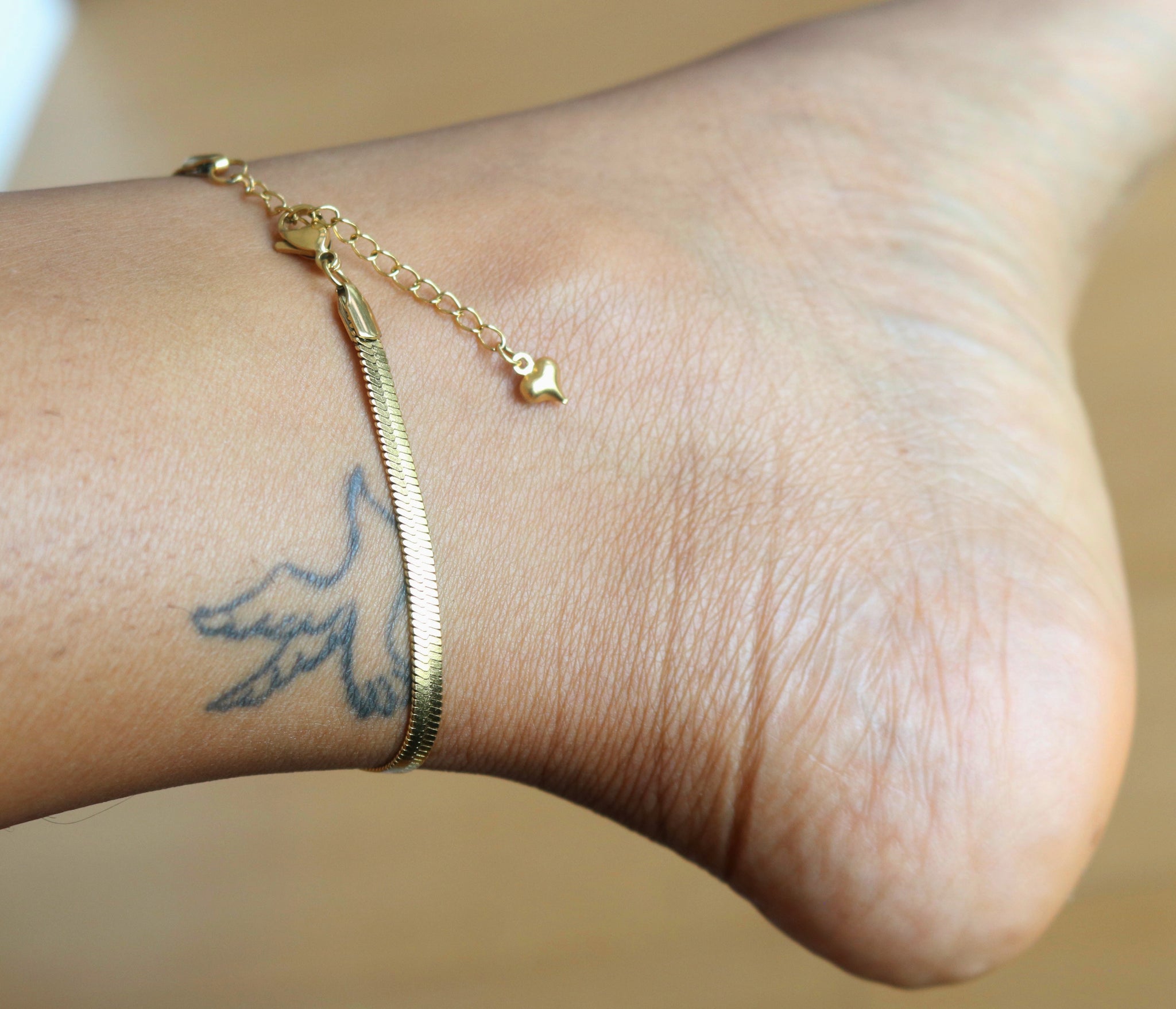 Pin by Gab's Jram on gf | Ankle bracelet tattoo, Tattoo bracelet, Feather  tattoos